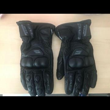 Five motorcycle gloves brand new