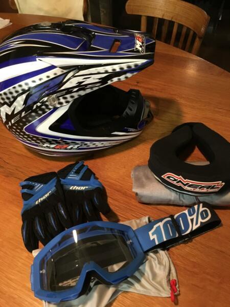 Teenage / Adult Motorbike Helmet, neck brace, gloves and goggles