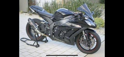 1000cc Kawasaki Ninja ZX10 super sport motorbike