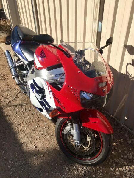 Wanted: HONDA CBR FIREBLADE (919)