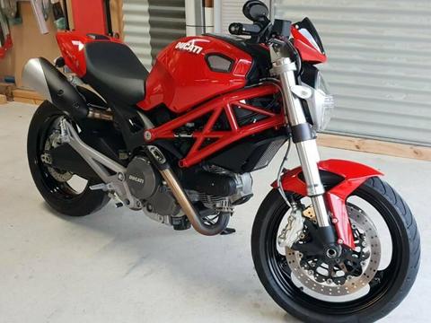 Ducati 696 Monster 2012