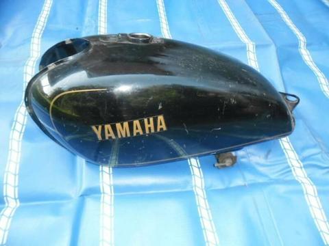 Yamaha SR500 parts, Tank, side covers, gauges, etc. ring only