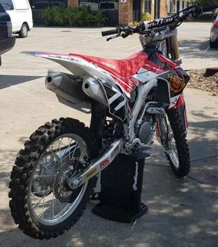 Honda CRF250R - 2017 (Like New Condition - Why buy new save $$$$)