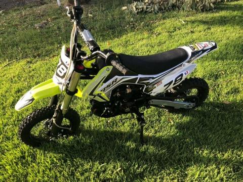 Dirt Bike 110cc - Like New -Plus Outfit, boots etc