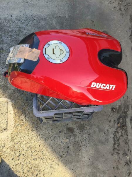 Ducati 748 916 996 998 Fuel Tank with key