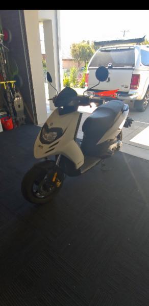 Piaggio Typhoon 50cc Scooter/Moped with Extras