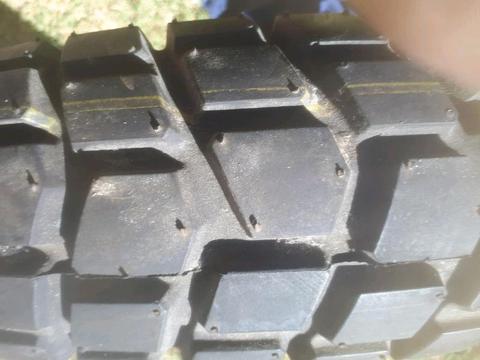 Road trail tyre