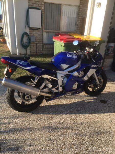 Wrecking for parts 2001 Yamaha r6