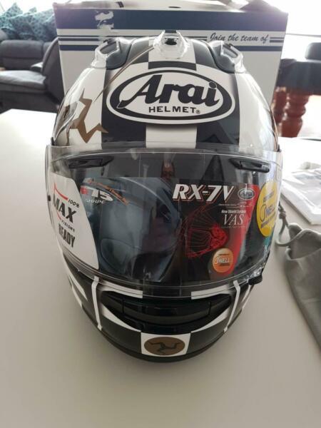 Motorcycle Helmet - Arai Limited Edition IOMTT 2017 RX7V
