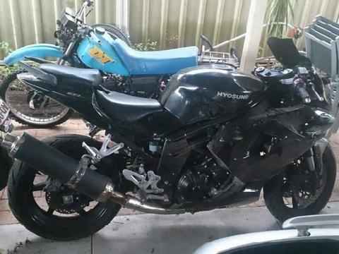 Low Low Km Hyosung GT650R LAMs Complete. 2Good2 wreck. ONLY $1390