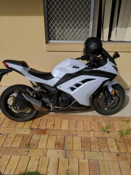 Ninja 300 ABS white 2014 '14500km'