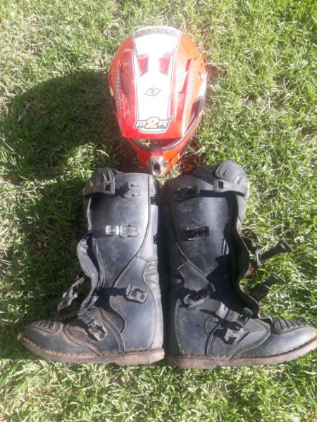 M2R Helmet / O'neal MX Boots / Fly Racing Pants