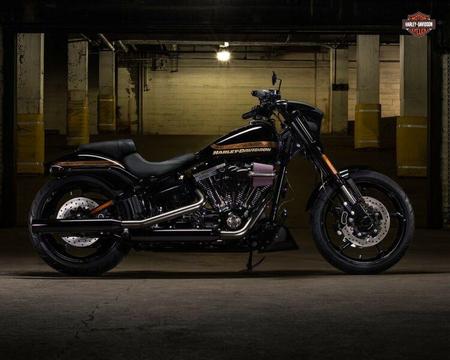 2017 Harley-Davidson CVO Pro Street Breakout (FXSE) [MY2017]