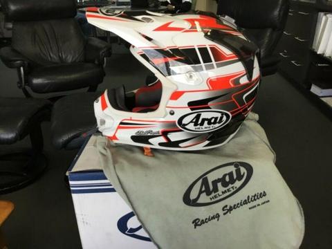 Arai VX-Pro4 off road helmet