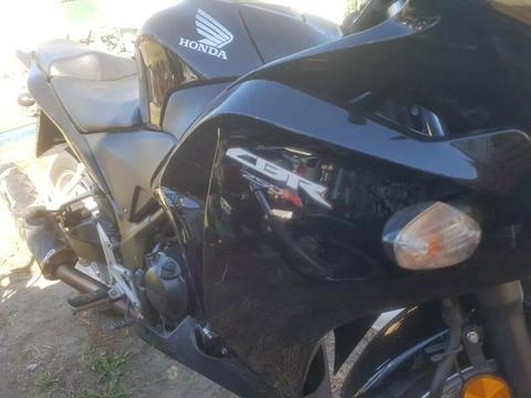 CBR 250 R Fuel Injected Sports bike with sound