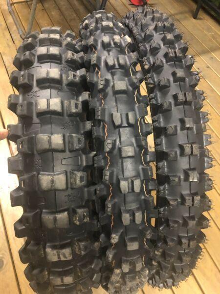 Motocross tyres