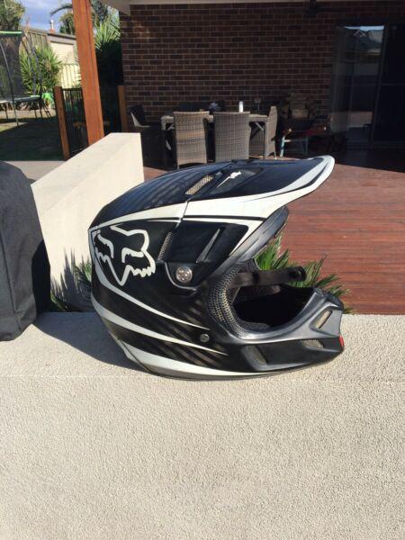 Fox Racing V4 Carbon helmet
