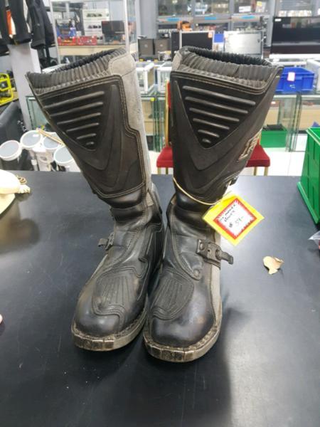 Fox motor boots