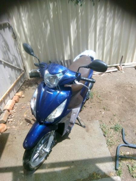 Honda 2015 110cc dio motorcycle scooter