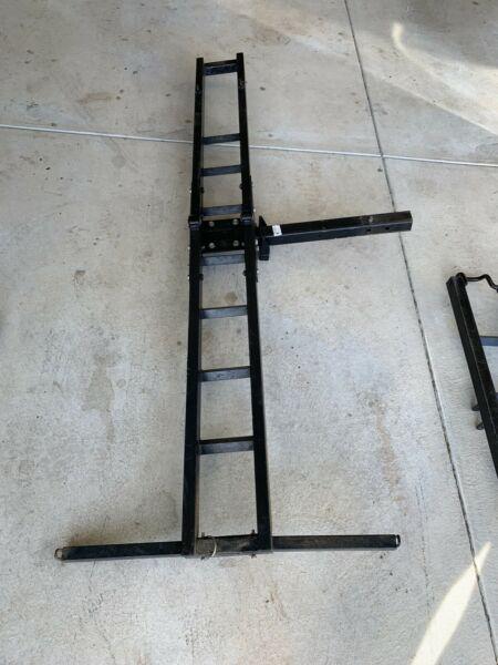 Tow hitch motorcycle carrier