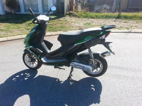 2013 scooter/moped low low low ks