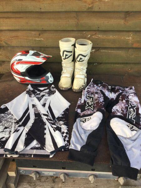 Kids/Youth Motocross gear (suit 8-11 yr old)