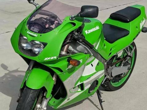Wanted: Kawasaki zxr 250 parts needed
