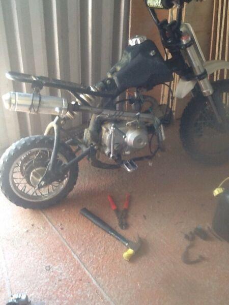 2 pit bikes for repairs or spares