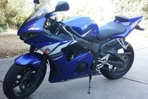 2003 R6 quick sale. Very good condition. 16000km
