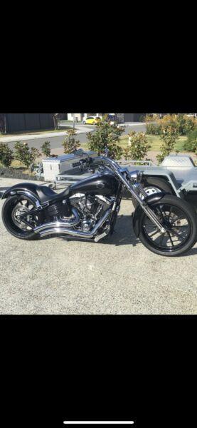 Harley Davidson Rocker C low KM