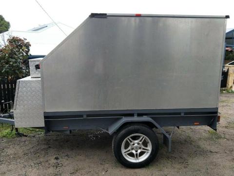 Enclosed motorbike trailer with two lockable boxes