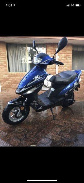 Scooter for sale /low km moped for sale and price is negotiable