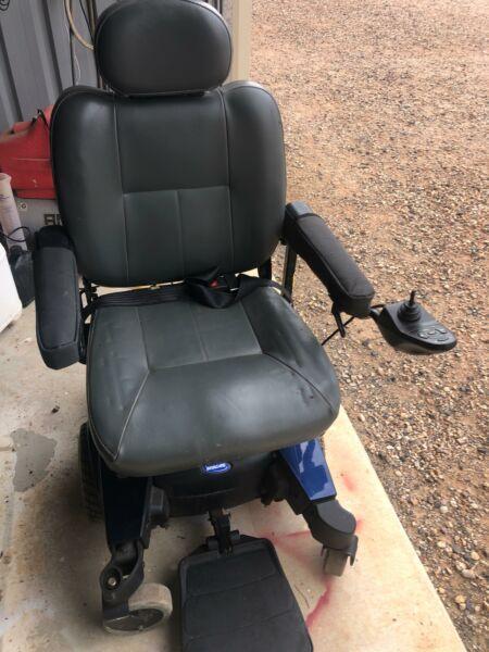 Electric wheelchair / gopher