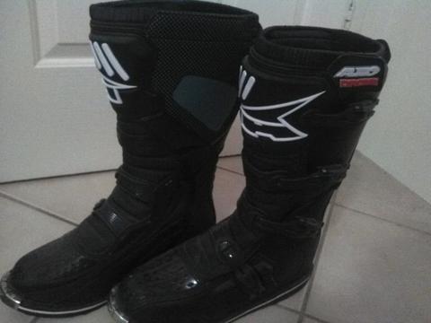 Axo drone brand new mx boots