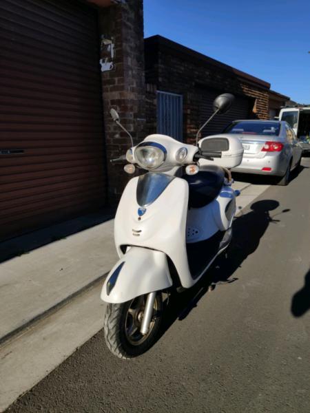 Torino Galette 125cc scooter