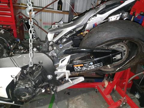 Cbr1000rr wrecking sell complete bike