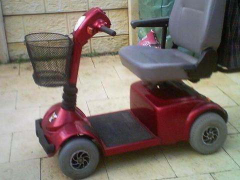 MOBILITY SCOOTER 4 WHEELER GOOD CONDITION