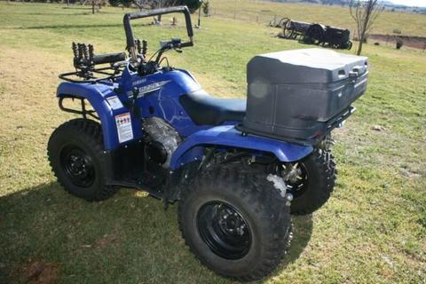 YAMAHA GRIZZLY QUAD BIKE LIKE NEW LITTLE USEAGE WITH ACCESORIES