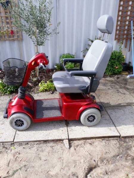 Mobility scooter Victort Pride with working battery. Great condition