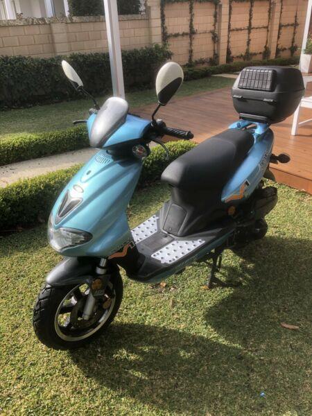 Vmoto Monaco 125cc Scooter LAMS approved