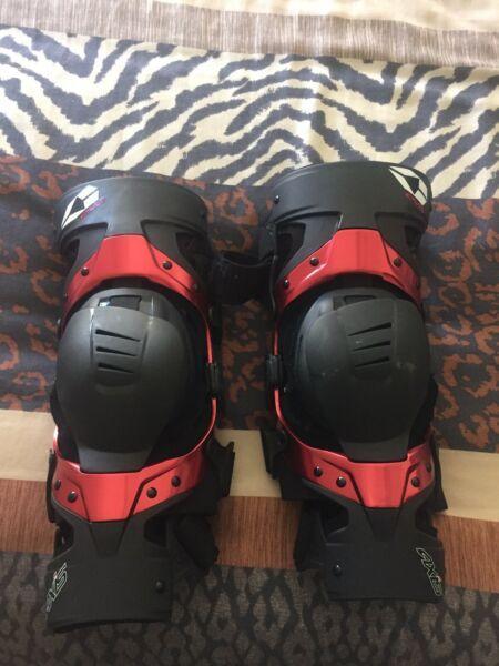 EVS Motorcycle knee brace