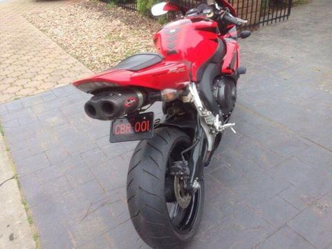 2007 , One Owner 16000 km with Books Honda Cbr 1000 RR