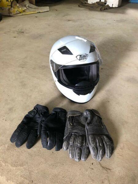 Helmet gloves