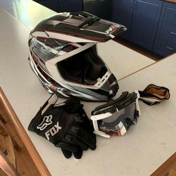 M2R MX1 Large with Gloves and Goggles