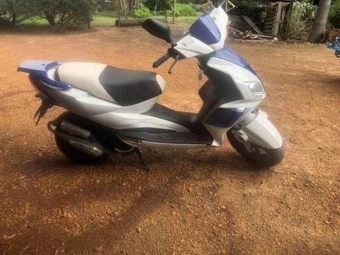 2011 50cc moped / scooter