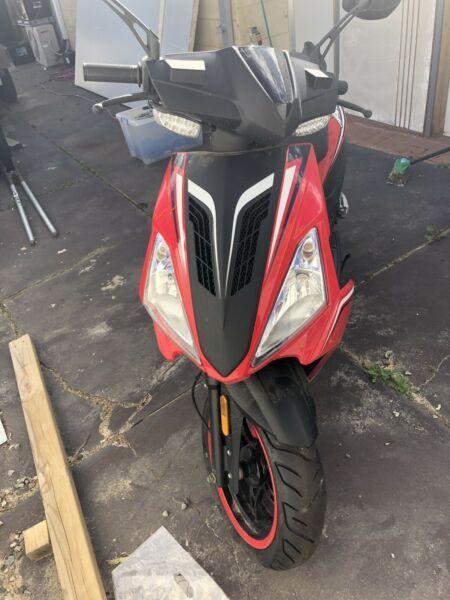 Scooter 50 cc excellent condition sell today