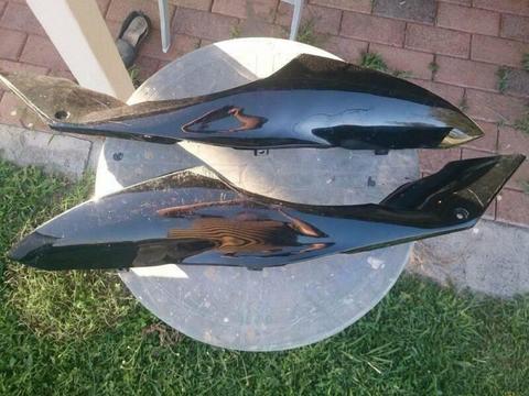 Hyosung GT250R EFI. Ducktail side covers. VGC Black. PAIR Reduced $42