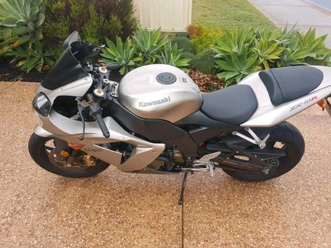 2005 zx10 motorbike