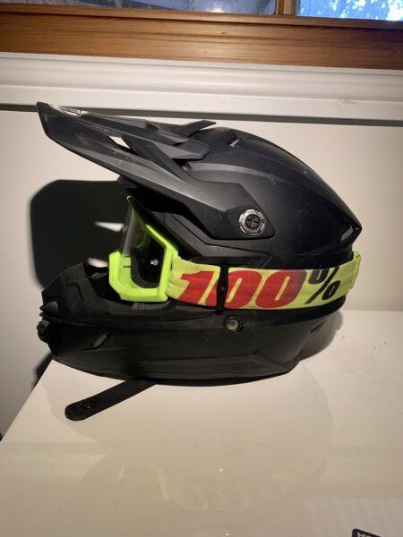 Thh motorbike helmet with 100% goggles