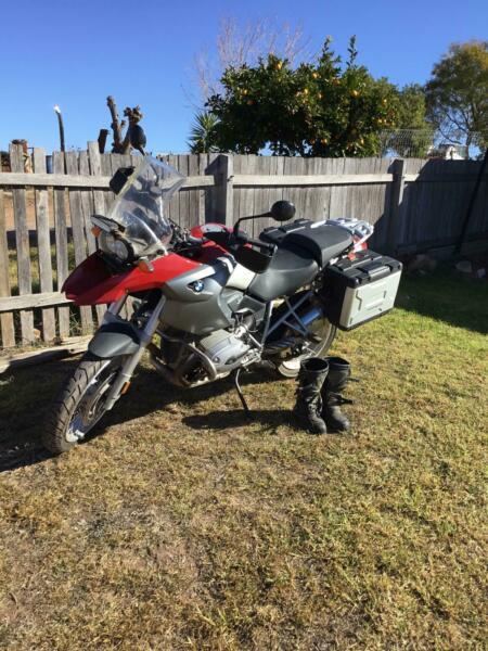 2004 red BMW r1200 bs moter cycle